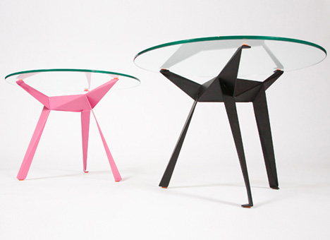 由安东尼·狄更斯和托尼·威尔逊设计的易于组装的折纸桌