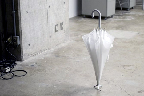 Hironao Tsuboi设计的自我站立伞