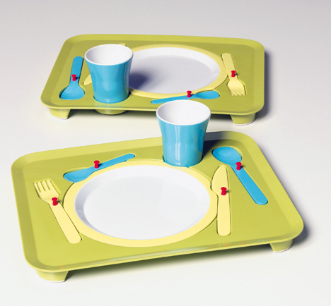 益智托盘帮助孩子设置餐桌