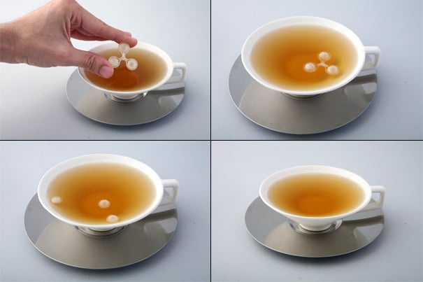 Erez Bar-Am设计的茶=时间茶杯和糖泡
