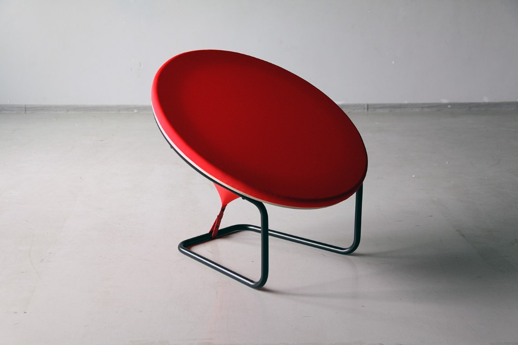 red_dot_chair_2