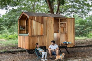 这个由木材制成的小房子可以附着在你的汽车上，以达到终极灵活的生活方式!