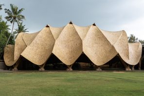 巴厘岛的这座竹建筑是一位奇迹，杂草从工程，可持续性和建筑中出生！