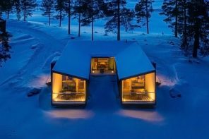 在偏远的芬兰的这种微度假村是由三个预制的微小木材舱制成！