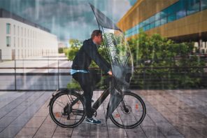 这款自行车友好型软顶伞的设计是为了让自行车手在雨天保持清洁和干燥!