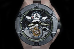 这款灵感来自隐形战斗机的手表配有一个华丽的飞行陀飞轮