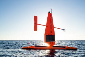 这支自动“航行无人机”舰队利用太阳能和风能在飓风期间收集数据!