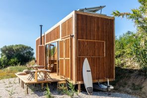 这个小房子是为可持续的、节能的、离网的生活而设计的!