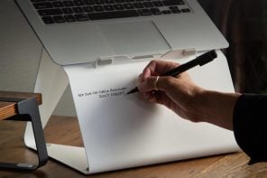 FluidStance Lift笔记本电脑支架有一个白板，也可以提高你的工作效率