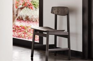 这把重新发布的丹麦标志性椅子是用回收塑料和咖啡豆壳制成的