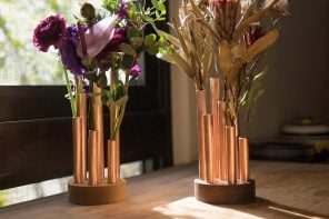 这个铜管花瓶可以让你创造一个可爱的极简主义插花