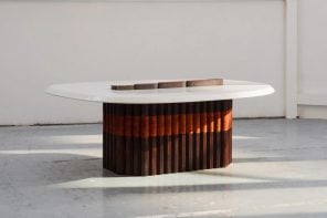 这张精致的咖啡桌是用熔岩石和茜草根染色的纸绳建造的