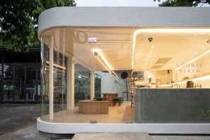最小咖啡馆与玻璃面板+浮动角落是一个宁静的避风港抓起一杯乔在繁忙的曼谷