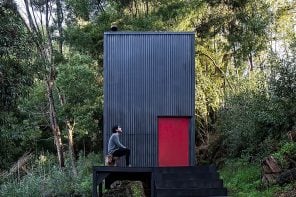 这个小可持续小屋在智利雨林措施只有3×3米