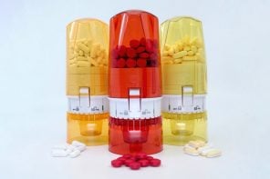 巧妙地设计把药瓶口香糖机制将分配一个药丸每次压